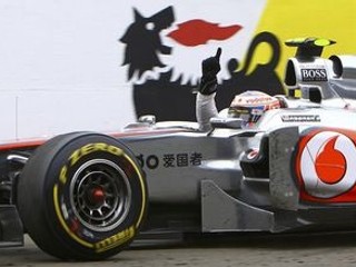 Na VC Maďarska triumfoval Button pred Vettelom