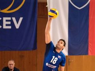 Lukáš Diviš začínal s profesionálnym volejbalom vo VKP Bratislava. Potom hral v Nemecku, Poľsku a najnovšie aj v Rusku, kde sa upísal Lokomotivu Novosibirsk. S nemeckým  Friedrichshafenom vyhral v roku 2007 prestížnu Ligu majstrov.