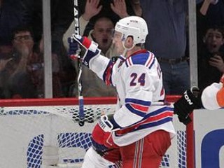 Ryan Callahan oslavuje jeden zo svojich štyroch gólov.