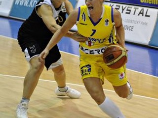 Zuzana Žirková sa vrátila v tejto sezóne po rokoch na Slovensko, keď si obliekla dres Dobrých anjelov Košice. Počas sezóny prestúpila do ruského Jekaterinburgu, v ktorom drese si zahrá Final Four euroligy.