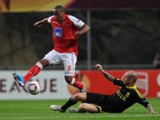 Hráč Livepoolu Raul Meireles (vpravo) a Paulo Cesar z Bragy.