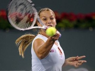 Dominika Cibulková nezopakovala v Indian Wells proti Yanine Wickamyerovej výkon zo zápasu s Verou Zvonariovovou.