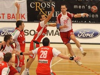 Tomáš Straňovský (s číslom 22).