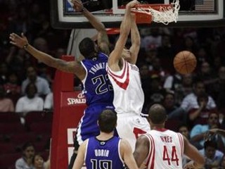 Houston prekvapujúco prehral doma so Sacramentom.