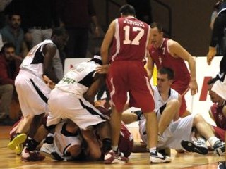 V závere zápasu Nitra - ŠKP Banská Bystrica 75:71 videli diváci šarvátku.