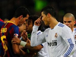 Cristiano Ronaldo je drahší ako základná 11-ka Barcelony