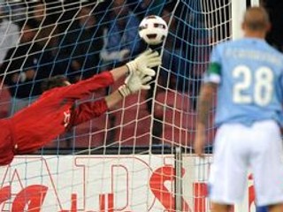 Tím z Neapola zaváhal na domácom trávniku a na prvé AC Miláno stráca v tabuľke už 6 bodov.