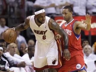 Basketbalisti Miami vyhrali jasne v druhom zápase play off proti Philadelphii.