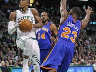 Hrdinom Bostonu v druhom zápase série s New Yorkom bol rozohrávač Rajon Rondo.