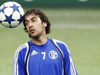 Raúl v drese Schalke.