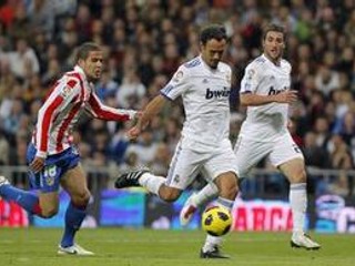 Real Madrid vyhral nad Atléticom 2:0 a jeden z jeho gólov strelil stopér Ricardo Carvalho.