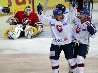 Martin Bartek (vľavo) v drese reprezentácie.