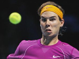 Rafael Nadal počas zápasu s Novakom Djokovičom.