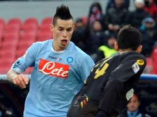 Marek Hamšík (vľavo) v súboji s Fabianom z Lecce.