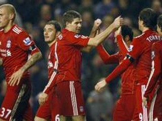 Martin Škrtel (vľavo) so spoluhráčmi z Liverpoolu.