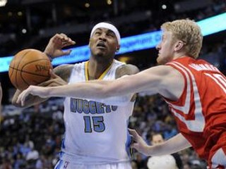 Carmelo Anthony nastrieľal proti Houstonu 50 bodov, ale Denver napokon prehral.