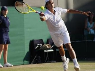 Lu Jen-chsunovi z Taiwanu vyradil v osemfinále Wimbledonu prekvapujúco minuloročného finalistu Andyho Roddicka.