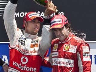 Lewis Hamilton s Fernandom Alonsom.