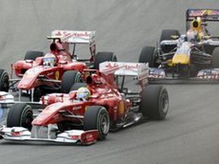 Ferrari ovládli Hockenheim. Tu je ešte Massa pred Alonsom, v cieli bolo však poradie opačné. Zaúradovala tímová réžia.