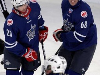 Šanca, že slovenskí fanúšikovia uvidia v novom ročníku KHL v Poprade hokejistov ako – zľava: Jakub Klepiš, Marcel Hossa, Jaromír Jágr, je po včerajšku plná otáznikov.
