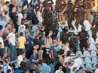 Chuligánov na Pasienkoch aj v Európskej lige  upokojili až ťažkoodenci.