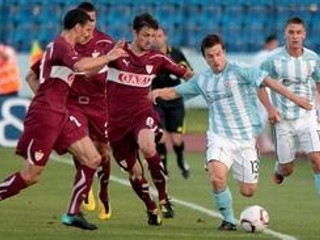 Futbalisti Slovana prehrali v prvom zápase so Stuttgartom tesne 0:1.