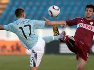 Odvetný zápas Slovana Bratislava s VFB Stuttgart je na pláne vo štvrtok.