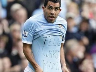 Carlos Tévez rozhodol duel Man City - Chelsea (1:0).