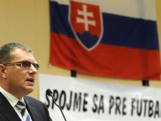 Nový prezident SFZ Ján Kováčik nahradil pred troma týždňami vo funkcii Františka Laurinca.