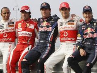 Päť kandidátov na titul (zľava) Levis Hamilton, Fernando Alonso, Mark Webber, Jenson Button a Sebastian Vettel.