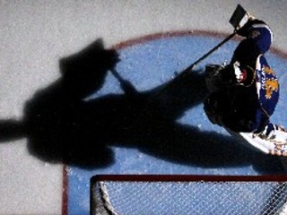 Slovenský brankár Jaroslav Halák v drese klubu St. Louis Blues.