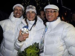 Juraj Sanitra (vpravo) na snímke s Anastasiou Kuzminovou a jej manželom Danielom.