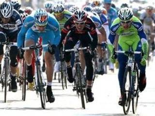 Peter Sagan (v zelenom)