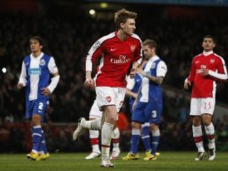 Nicklas Bendtner strelil Portu tri góly.