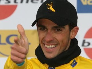 Líder pretekov Alberto Contador