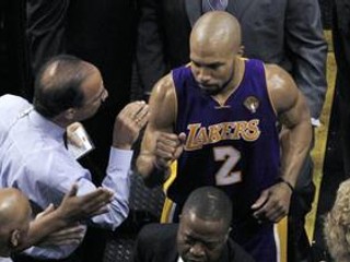 Kľúčovým hráčom tretieho finále bol rozohrávač Los Angeles Lakers Derek Fisher.