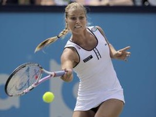 Dominika Cibulková postúpila vo Wimbledone do tretieho kola, ale stihla popri rozcvičovaní fandiť aj futbalistom na diaľku.