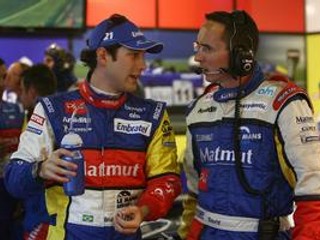 Brazílsky jazdec Bruno Senna (vľavo).