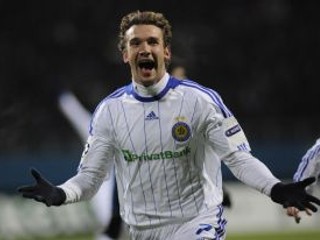 Andrij Ševčenko (Dinamo Kyjev) sa teší z gólu v sieti milánskeho Interu.