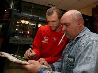 Reprezentačný brankár Ján Mucha ml. (vľavo).
