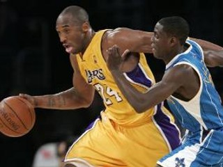 Kobe Bryant sa dotiahol so svojim Los Angeles Lakers na čelo NBA.