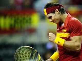 Rafael Nadal získal pre Španielov prvý bod vo finále Davisovho pohára.