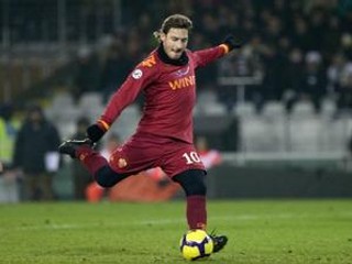 K výhre Ríma prispel aj jeho kapitán Francesco Totti.