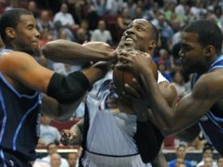 Pivot Orlanda Dwight Howard doviedol svoj tím k víťazstvu nad Utahom.