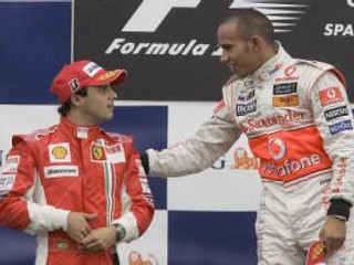 Lewis Hamilton a Felippe Massa.