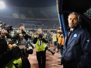 Tréner talianskeho prvoligového klubu SSC Neapol Roberto Donadoni (vpravo).