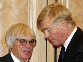 Bernie Ecclestone (vľavo) a Max Mosley.