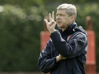 Arsene Wenger by sa mohol objaviť na lavičke Realu Madrid.