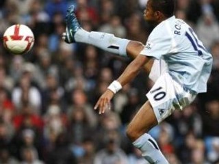 Manchester City na čele s Robinhom (na snímke) je už v jarných bojoch Pohára UEFA. V stredu a vo štvrtok sa k "Citizens" môžu pridať ďalšie tímy.