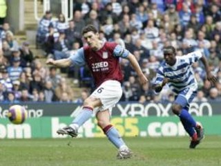 Proti Žiline možno nebude hrať ani opora stredovej formácie Aston Villy Gareth Barry.